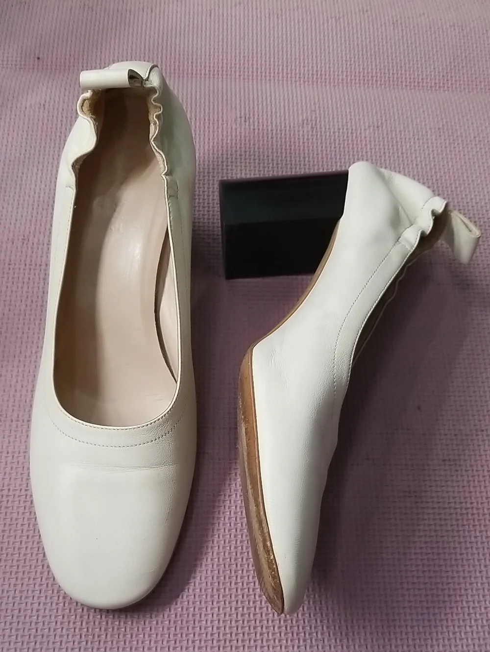 Everlane Off-White Leather Shoes with Elastic Back